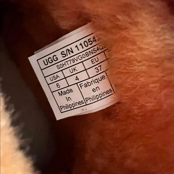 Like new Uggs - Picture 3 of 5